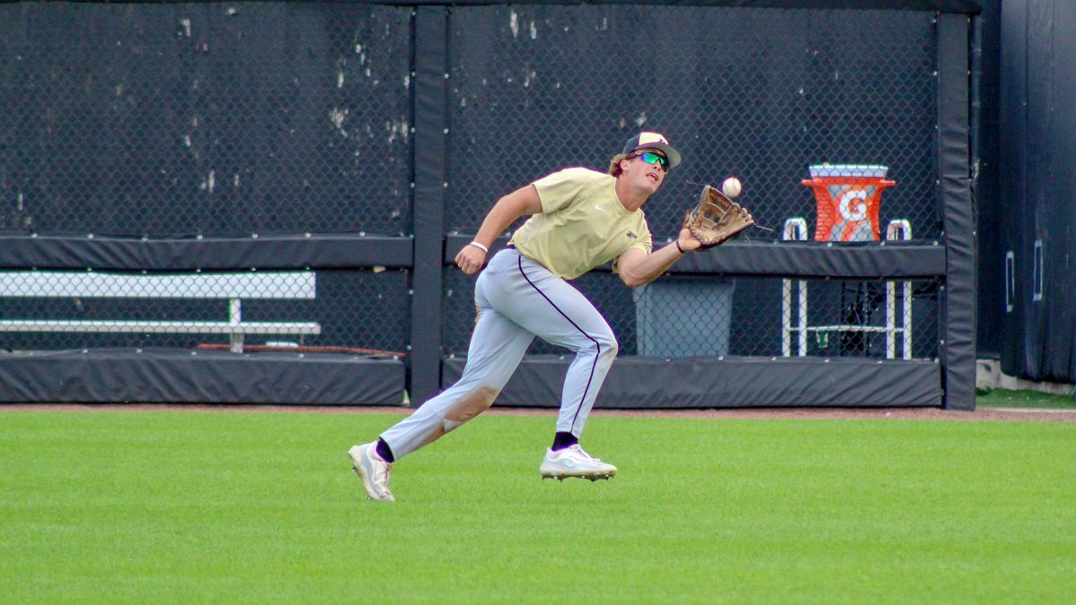 Spotlight on the new guys with 4 more scenes from Thursday's spirited scrimmage at Alexander. #BoilerUp #FallBall 🚂 🆚 🚂

@JNova1122 @Luke_Reasor07 <a href="/KaleWemer/">Kale Wemer</a> @AveryMoore_