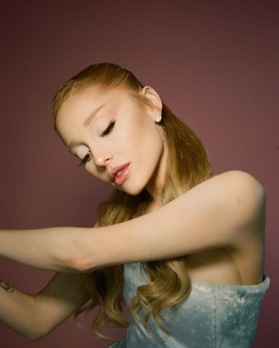 ArianaToday's tweet photo. she was a fairy 🧚 https://t.co/cvZEJFQQeD