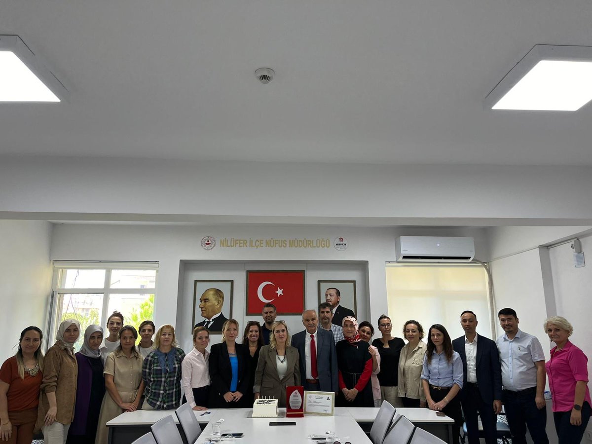 Müdürlüğümüzde uzun yıllar özveriyle çalışan kıymetli büyüğümüz Bekir Bayram bugün itibari ile emekliye ayrılmıştır. Nilüfer Nüfus ailesi olarak kendisine sağlıklı, mutlu ve huzurlu emeklilik geçirmesini dileriz.