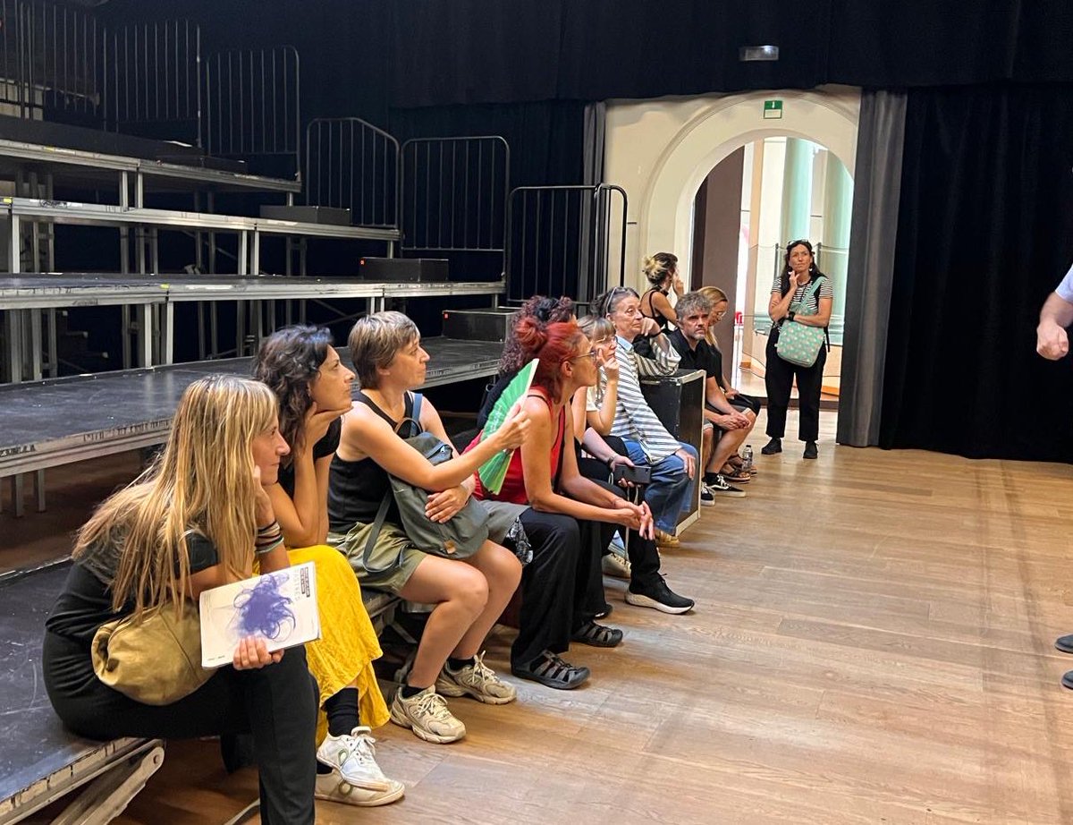 icec_cat's tweet photo. A la tarda, #Pro365 va seguir amb una visita al @mercatflors i l’assistència a l’assaig de Cèl·lula #5: La Quijá 

✔️Pro365 vol incentivar la contractació d’espectacles de dansa, promoure’n una major difusió a Catalunya i afavorir la creació de públics.

👉🏻https://t.co/H7KMiK3FSy https://t.co/ckjC7EjWcT