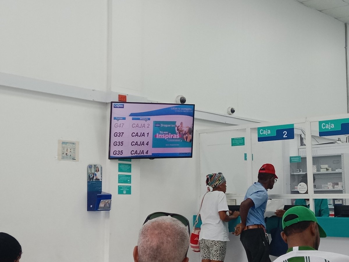 Kentilagata's tweet photo. Más de dos horas esperando para que ahora salgan los de CAFAM a decir no hay sistema 😡
@Supersalud  ojalá vengan un día a la Isla infraganti sin que sepan los entes q has viajado y ver por su propia cara. Más eso la Administradora es más grosera. https://t.co/lFkUoUiLhg
