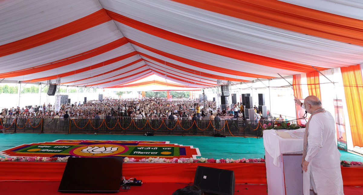 AmitShah's tweet photo. चाहे किसानों की 24 फसलों की MSP पर खरीद सुनिश्चित करनी हो, पंचायतों में महिलाओं की भागीदारी पक्की करनी हो या OBC समाज को उनका हक दिलाना हो, नायब जी ने हरियाणा में जनकल्याण के कार्यों को नई गति दी है। लाडवा की जनता नायब जी को प्रचंड मतों से विजयी बनाकर तीसरी बार भाजपा सरकार लाने जा रही है।