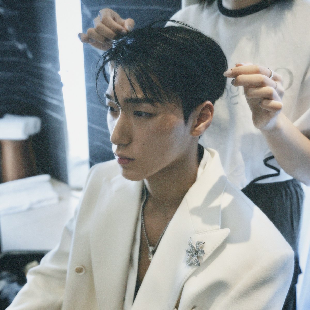 VMAN's tweet image. #GRWM | Hitting up Milan Fashion Week in style, #SAN of @ATEEZofficial attended the @DolceGabbana show as #VMAN tagged along to join him (and discover his getting ready routine) during his unforgettable trip with the fashion house: bit.ly/4egPCOg

#CHOISAN #산 #최산