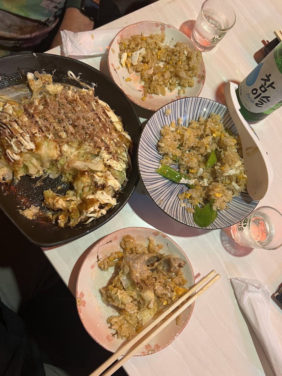 CoffeeDateBTS's tweet image. #EatJin
#CoffeeDateWithBTS

 OK. Another 15000 steps today. And more delicious food.

#CoffeeDateVacation