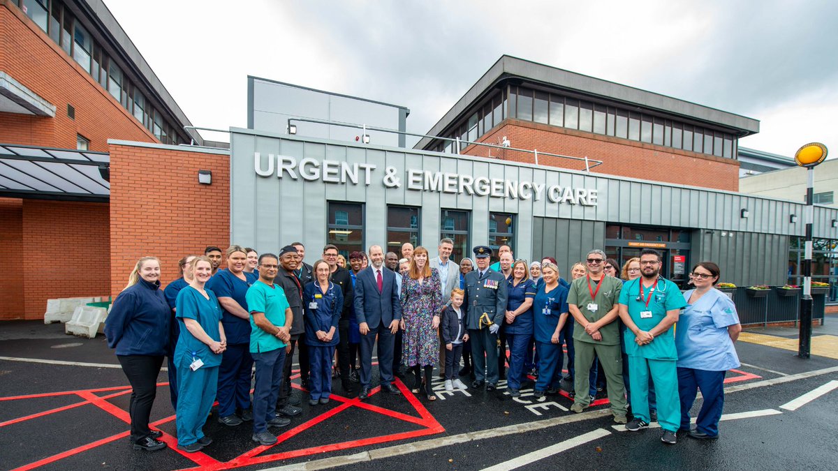 Yesterday marked the official opening of our redeveloped Emergency Department 🏥

Costing £20 million, the upgraded facilities will help us meet the demands of modern day healthcare 💙

Read more ➡ tamesideandglossopicft.nhs.uk/news-and-event…