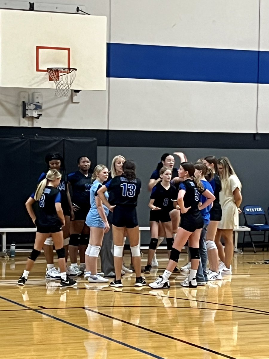 Mansfield_Vball's tweet photo. Wester Volleyball. 10 out of 10. Would recommend! #futuretigers #thursdaysareforthegirls #puttingonashow @WesterAthletics https://t.co/YQaG1jgElY
