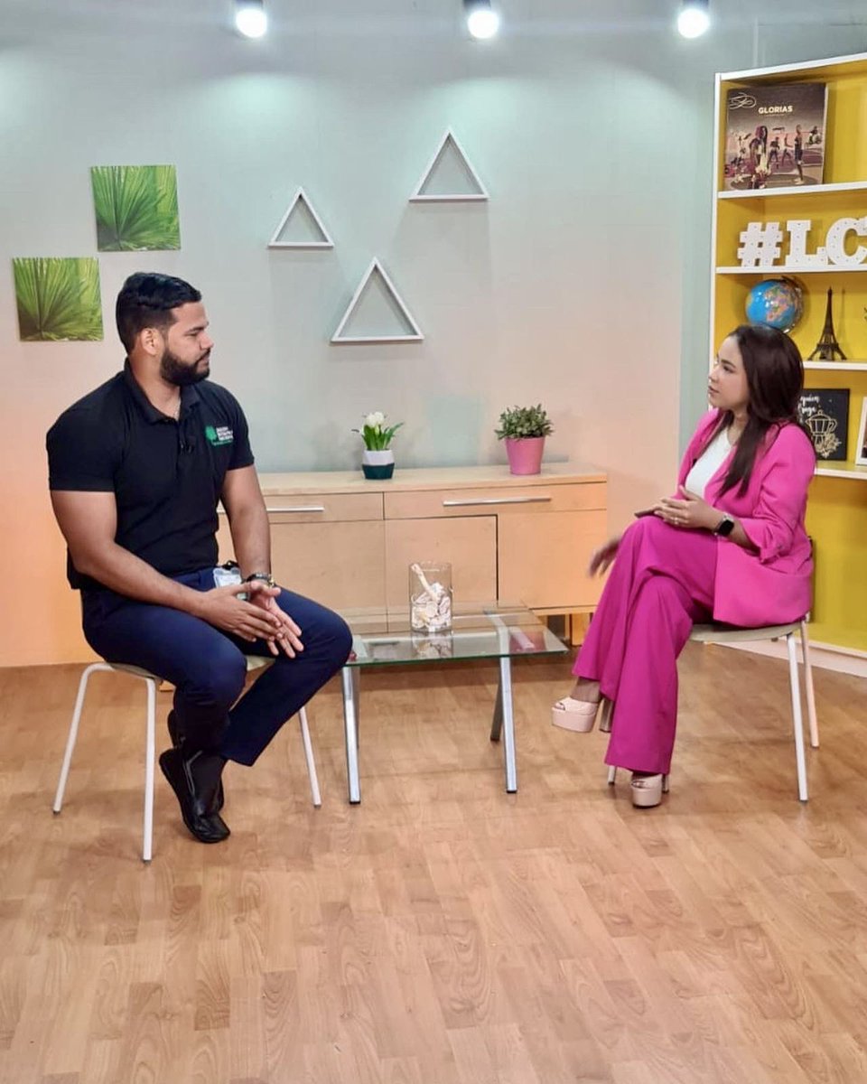JardinBotanicRD's tweet photo. Seguimos inmersos en nuestro Festival Nacional de Plantas y Flores, por lo que, Jonathan Báez, encargado de la División de Servicio al Público, visitó el programa “La Caja Verde” (@lacajaverderd) de Acento TV, para informar sobre todo lo nuevo que trae este año nuestro evento cumbre, en su versión número 18.

Agradecemos a la conductora @lisbethmontas y a su equipo de producción por brindarnos este espacio para extender la invitación a esta fiesta con las flores.
¡Te esperamos!

#JardínBotánicoRD #Entrevistas #XVIIIFestivalNacionalDePlantasYFlores #DepartamentoDeComunicaciones #SomosJardín