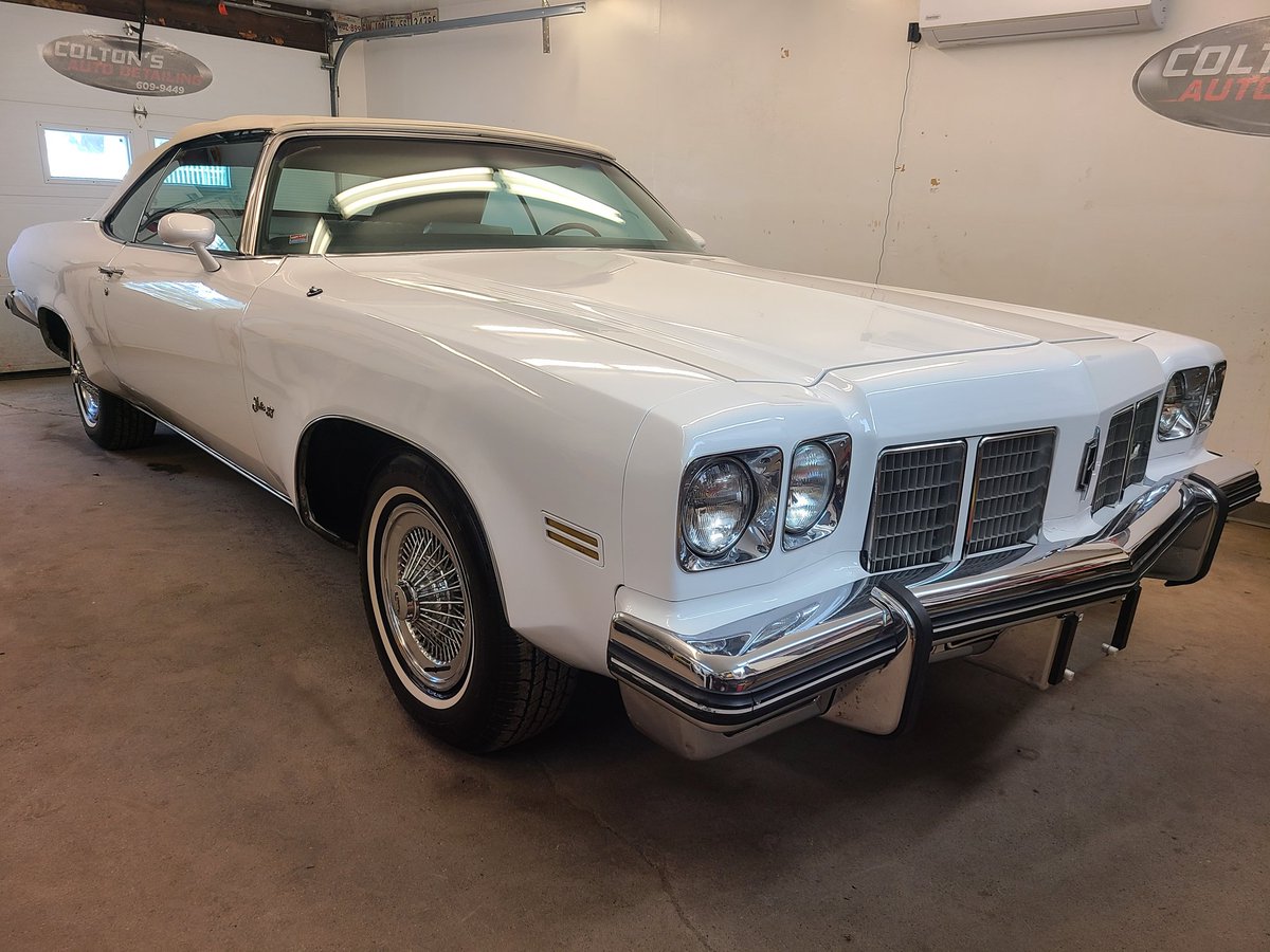 Colton045's tweet image. 🍁77 Oldsmobile Delta 88 in for a 2 stage buffing and polishing and 2 year 9H ceramic coating, with 9H window ceramic to get ready for storage!🍂 #oldsmobile #delta88 #classic #clean #white #ceramic #ceramiccoating #ceramicspecialist #saintjohn #saintawesome #discoversaintjohn