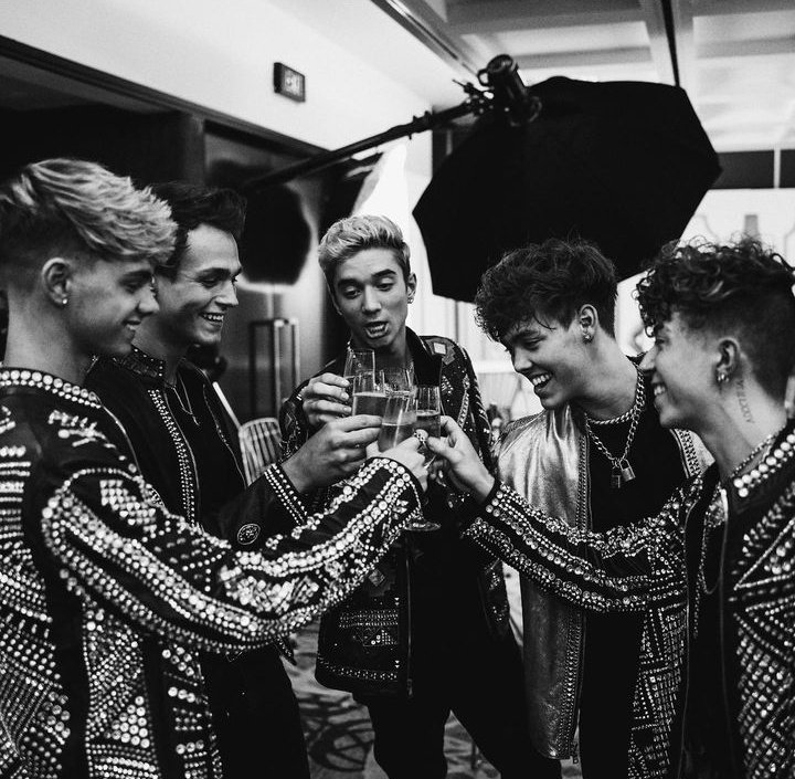 snugglingbrock's tweet photo. Happy 8th anniversary to my favorite boys WDW , as the number 8 sideways ♾️ this is a forever thing, I have such admiration for each of you , so proud of you guys and of how hardworking you guys are , each putting out your solo music #8yearsofwdw + https://t.co/2CiRT6nfAs