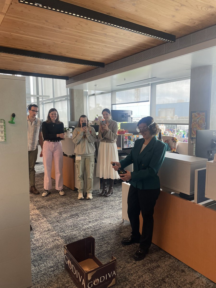 Congratulations Dr Julia Harrer on a successful thesis defense! 🎉🎉🦆 <a href="/UOKnightCampus/">Knight Campus</a> <a href="/AndracaJulia/">Julia Andraca Harrer</a>