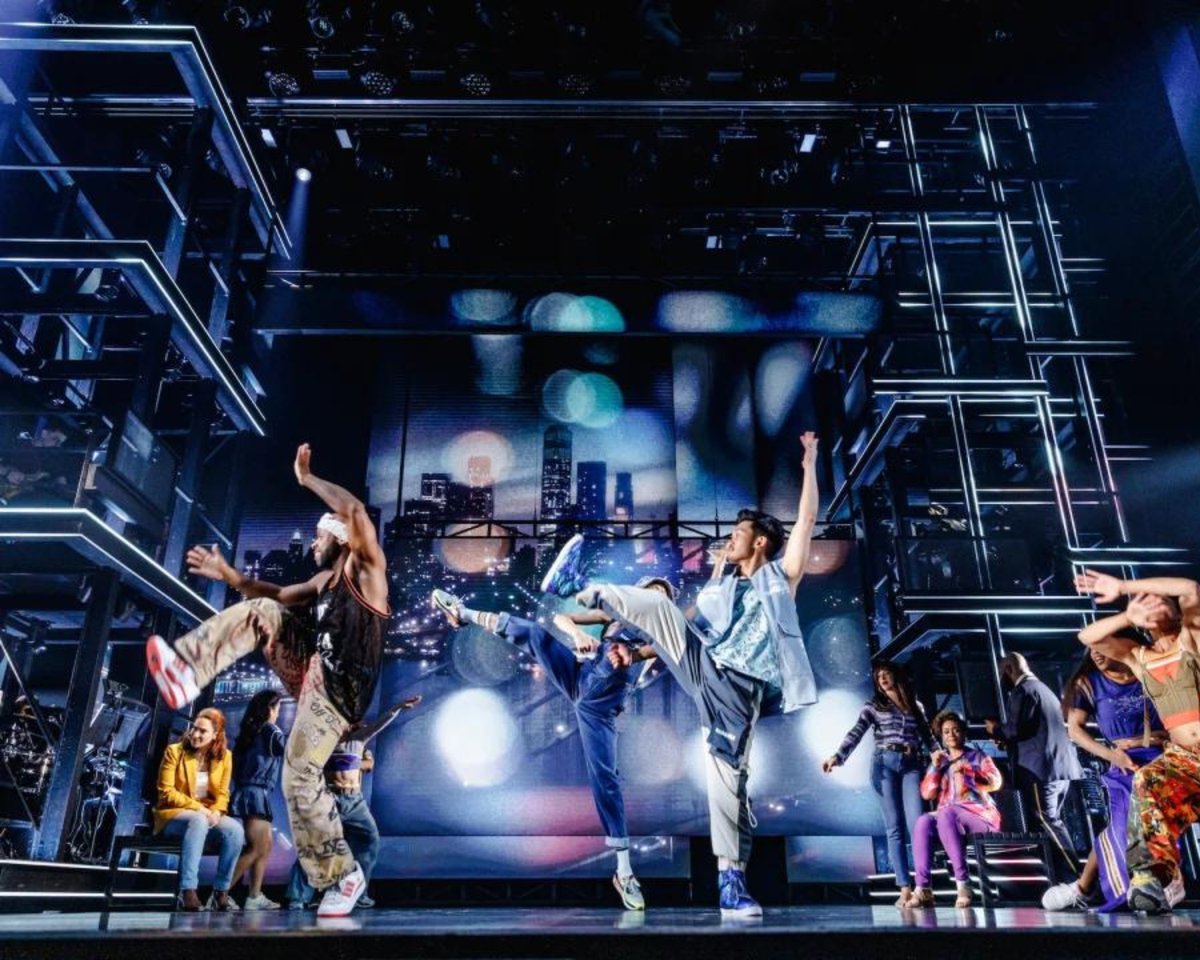 mossled's tweet photo. To replicate the lights &amp; energy of NYC streets for Alicia Key's Hell's Kitchen, our Pixel FlexLED RGB High Frequency were used to trace the structures and create dimension. Combined with PixlArt416 controllers they bring effects worthy of the "Empire City" name. Now on Broadway! https://t.co/69jdfrX5In