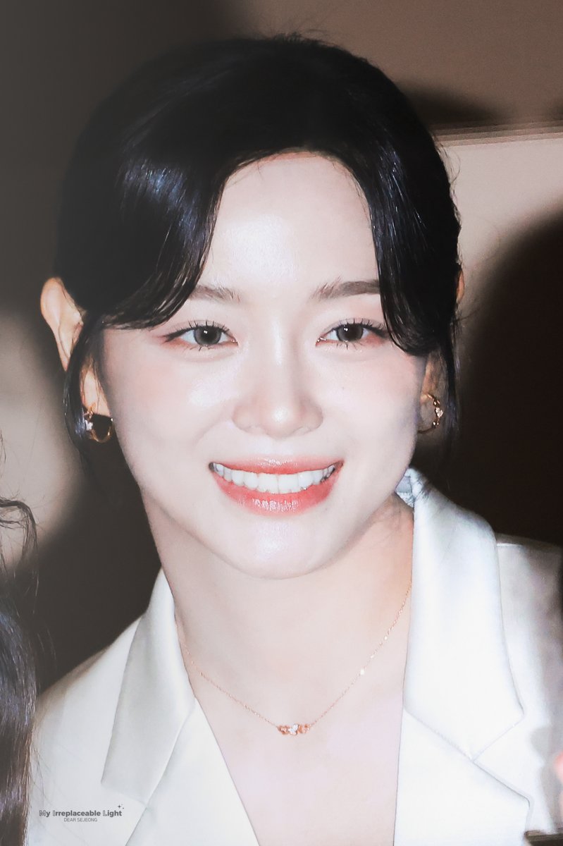 mil_0828's tweet photo. 240926 롱샴 성수

#김세정 #KIMSEJEONG
#세정 #SEJEONG https://t.co/vPhXiqhn7W