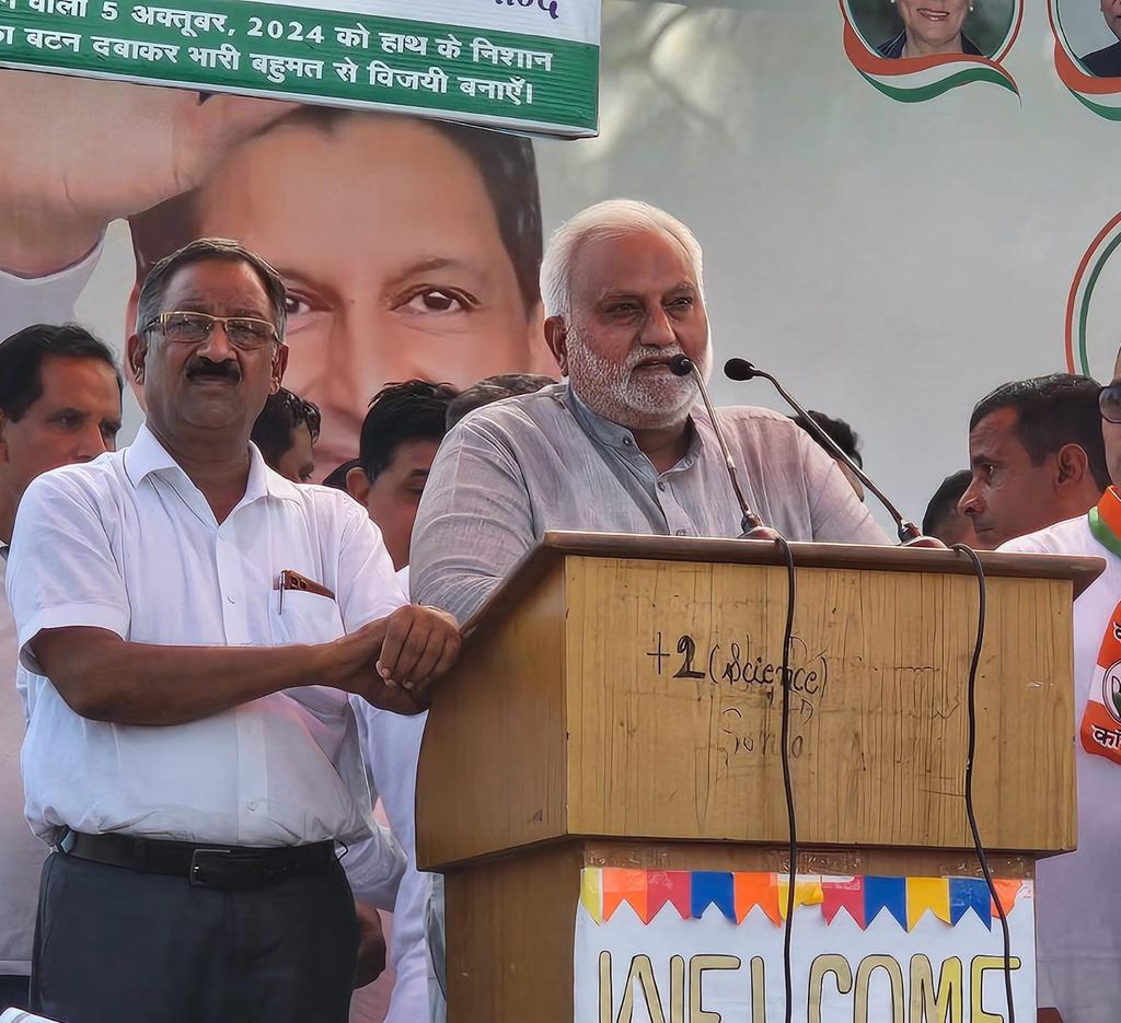 Atulsaini06's tweet photo. आज जींद विधानसभा के अंतर्गत गांव दालमवाला में जींद से कांग्रेस के प्रत्याशी महावीर गुप्ता जी के लिए ओर कांग्रेस पार्टी के लिए आने वाली 5 अक्टूबर को वोटकरने की अपील की ओर विशाल जनसभा को सम्बोधितकिया उपस्थित जनसभा में सभी ने हाथ उठा कर महावीर गुप्ता व कांग्रेस पार्टी का समर्थन किया https://t.co/N0pZRWcGIY