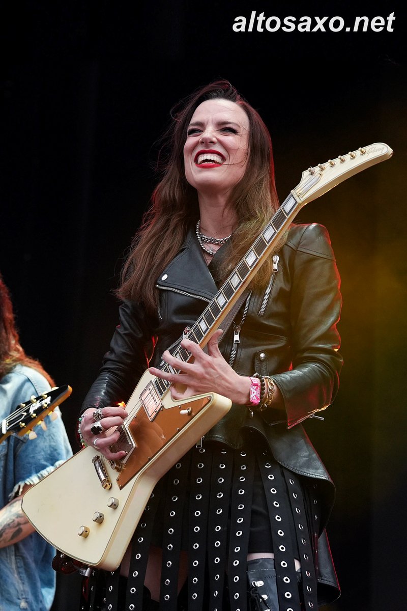 AltosaxoMusic's tweet photo. Lzzy Hale of Halestorm performs live at Louder Than Life 2024 at Highland Festival Grounds at the Kentucky Expo Center in Louisville on September 26, 2024. #LzzyHale #Halestorm #LTLFest #LTL24 
ALTOSAXO Music Apparel 
https://t.co/BQvVWUowwb https://t.co/5hWynk4BDR
