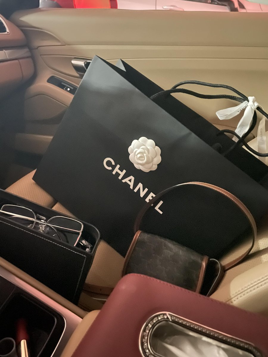 kiseffy's tweet image. Today is my shopping day🥰🥰🥰