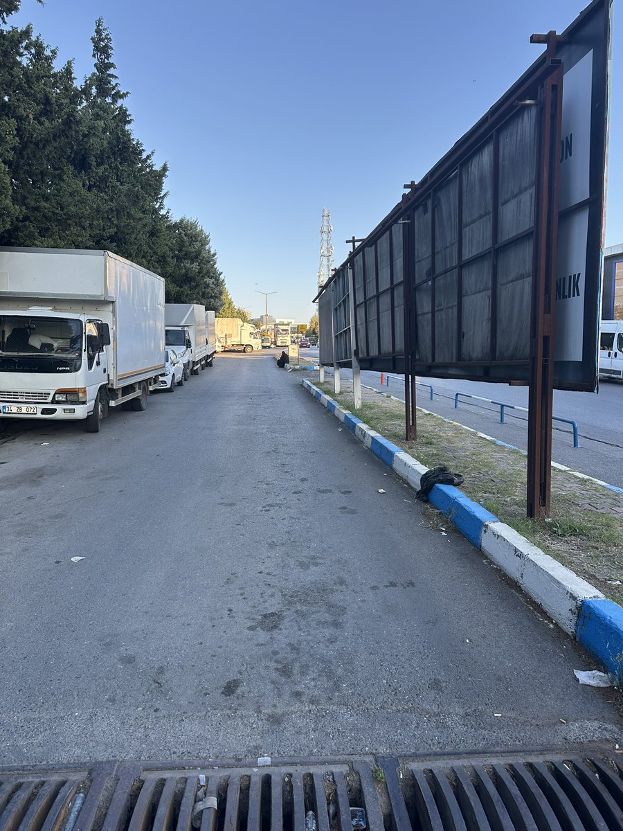 Küçükçekmece-İstoç 89F numaralı otobüsün 17:30 17:40 ve daha sonrası seferleri neden yapılmıyor?Her gün neden saatlerce otobüs bekliyoruz.Madem bu otobüs gelmeyecek neden bilgilendirme yapılmıyor 3 otobüs ekleseniz ne olacak olan kalkmıyor ki <a href="/ietttr/">İETT</a> <a href="/iettdestek/">İETT Destek</a> <a href="/IBBcozummerkezi/">İBB Çözüm Merkezi</a>