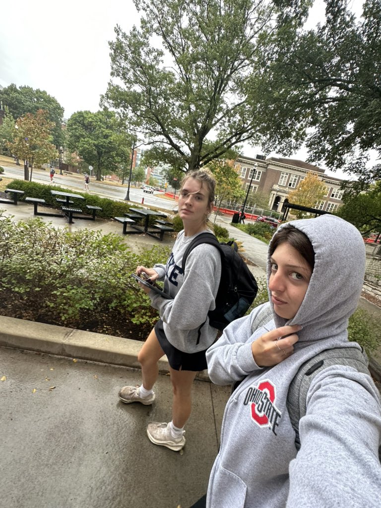 oliviarrinaldi's tweet photo. Reporters in the wild 🌧️ #osunewsclass https://t.co/maJ1i1vVSH