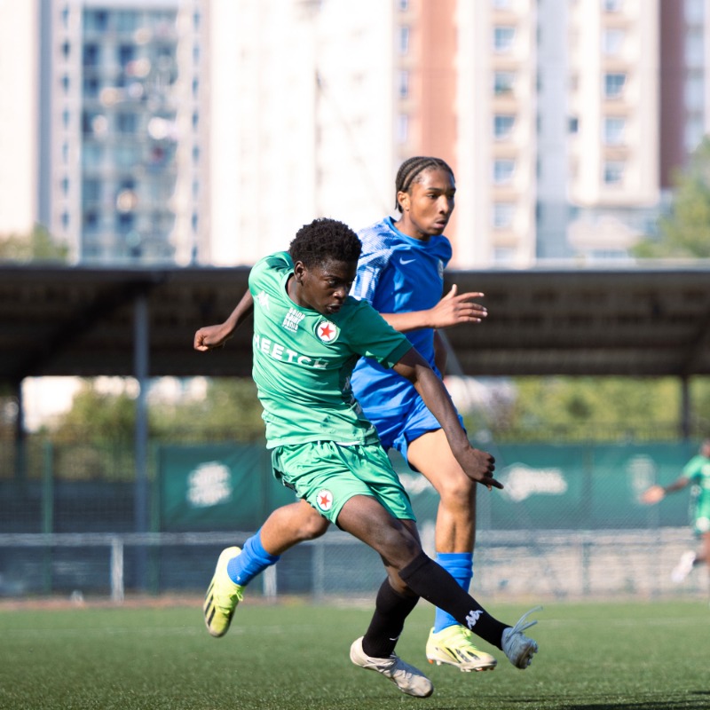 RedStarFC's tweet photo. Les Seniors R2 reçoivent Sarcelles en Coupe d'Île-de-France tandis que nos U17 Nationaux se déplacent au Stade de Reims pour la 6ème journée du championnat. Les U15 R1 iront à l'US Créteil-Lusitanos et nos U17 R2 affrontent Roissy-en-Brie en Coupe d'IDF également. ⤵️ #RedStarAsso