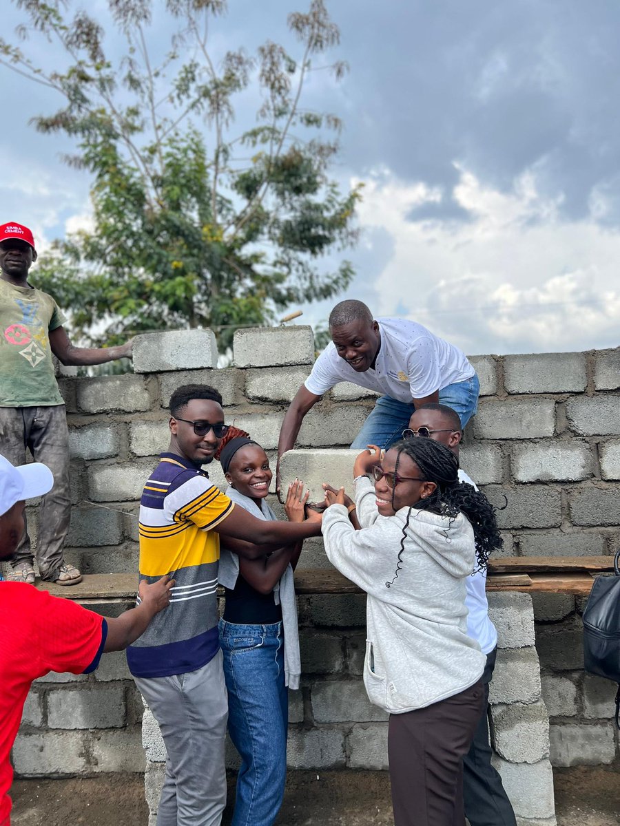 RacKyadondo's tweet photo. We joined our mother club @RKyadondo for a project visit to Naigobya Primary School in Bukooma subcounty, Luuka District and it was a wonderful experience seeing the smiles on the children’s faces😊 https://t.co/gvkh1mjJhi