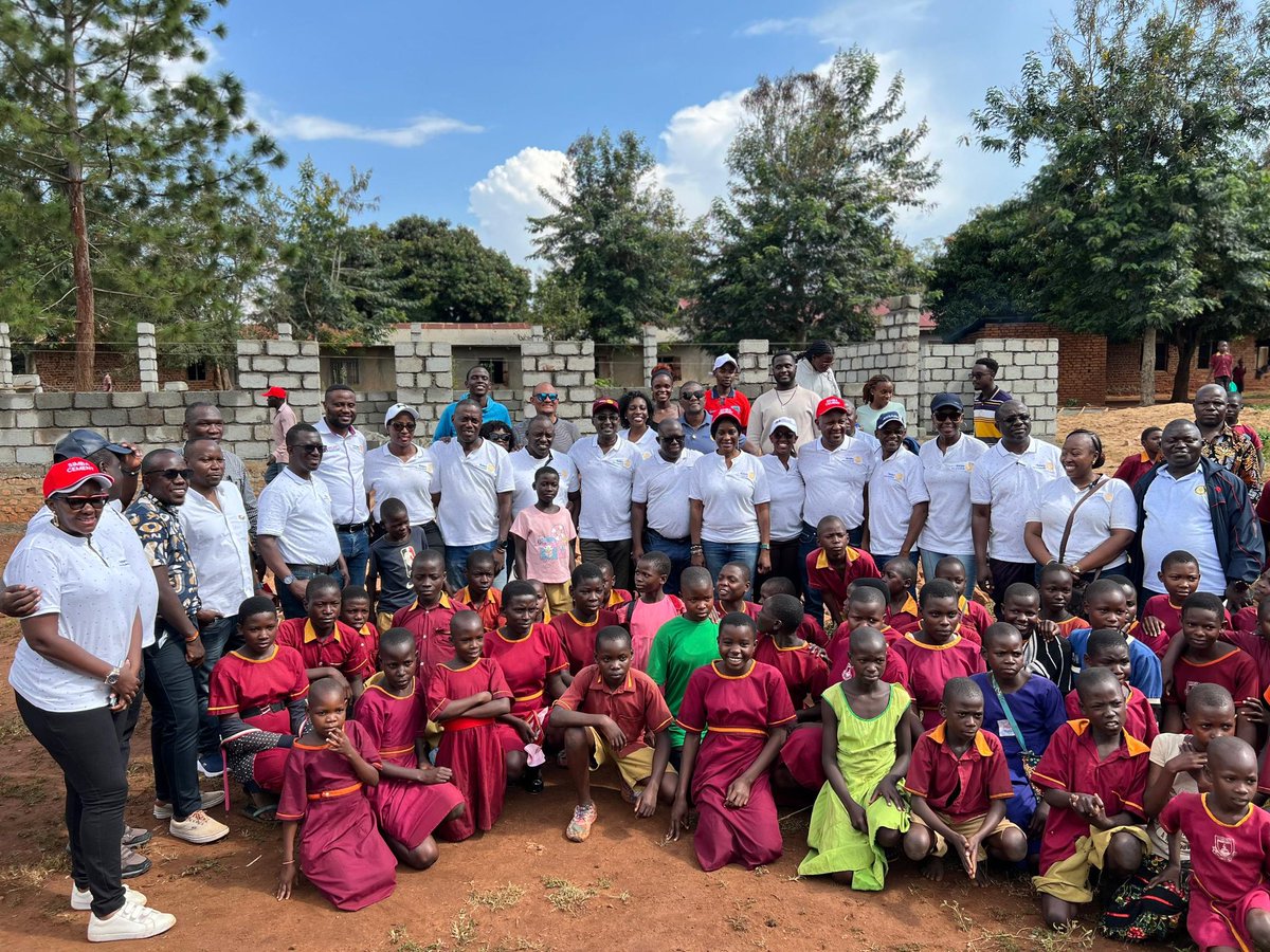 RacKyadondo's tweet photo. We joined our mother club @RKyadondo for a project visit to Naigobya Primary School in Bukooma subcounty, Luuka District and it was a wonderful experience seeing the smiles on the children’s faces😊 https://t.co/gvkh1mjJhi