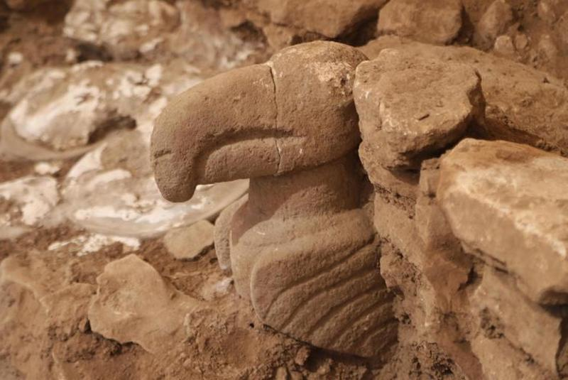 Ancient_MidEast's tweet photo. The 1st painted sculpture found in Karahantepe from its period to the present day

The 2,3-meter-high human statue, an impressive example of prehistoric art with a realistic facial expression, was found fixed to the ground on a bench.

#gobeklitepe #karahantepe #MiddleEast https://t.co/Q1mNIX4hCN