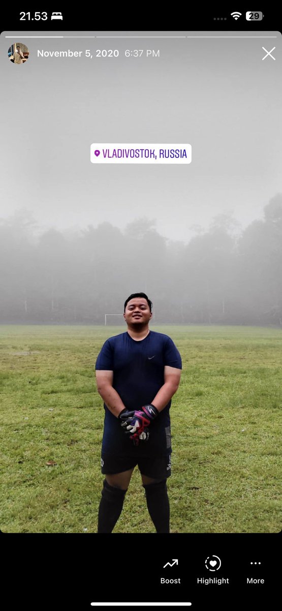rdty1OFFICIAL's tweet photo. @tirta_cipeng Kiri 92 KG dan berani trail run bareng njenengan dok, kanan 125 kilo, main bola cuma berani kiper tok https://t.co/f9Nf2r0JUm