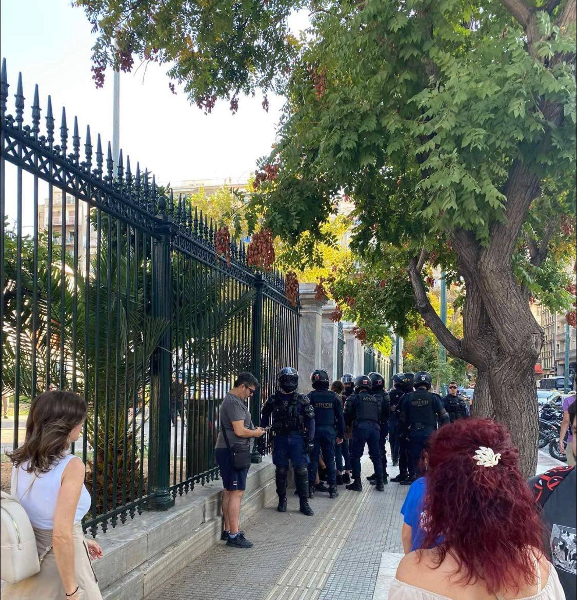 Αυτή ειναι η Βραδιά Ερευνητή του πρύτανη Χατζηγεωργίου. Ωραίο και πάνω από όλα προσβάσιμο κάτω Πολυτεχνείο #antireport