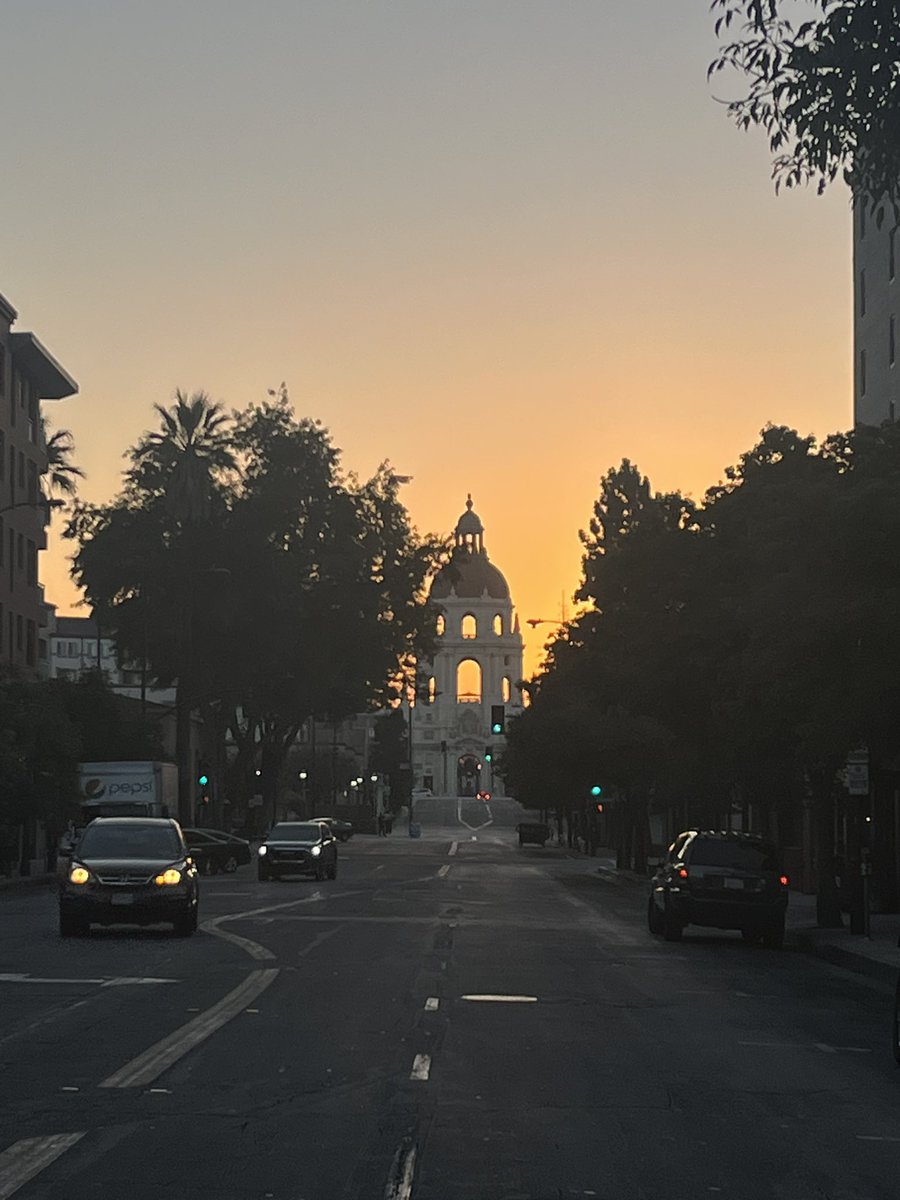 Good morning, Pasadena.
Rise and shine! #running #travel #sunrise