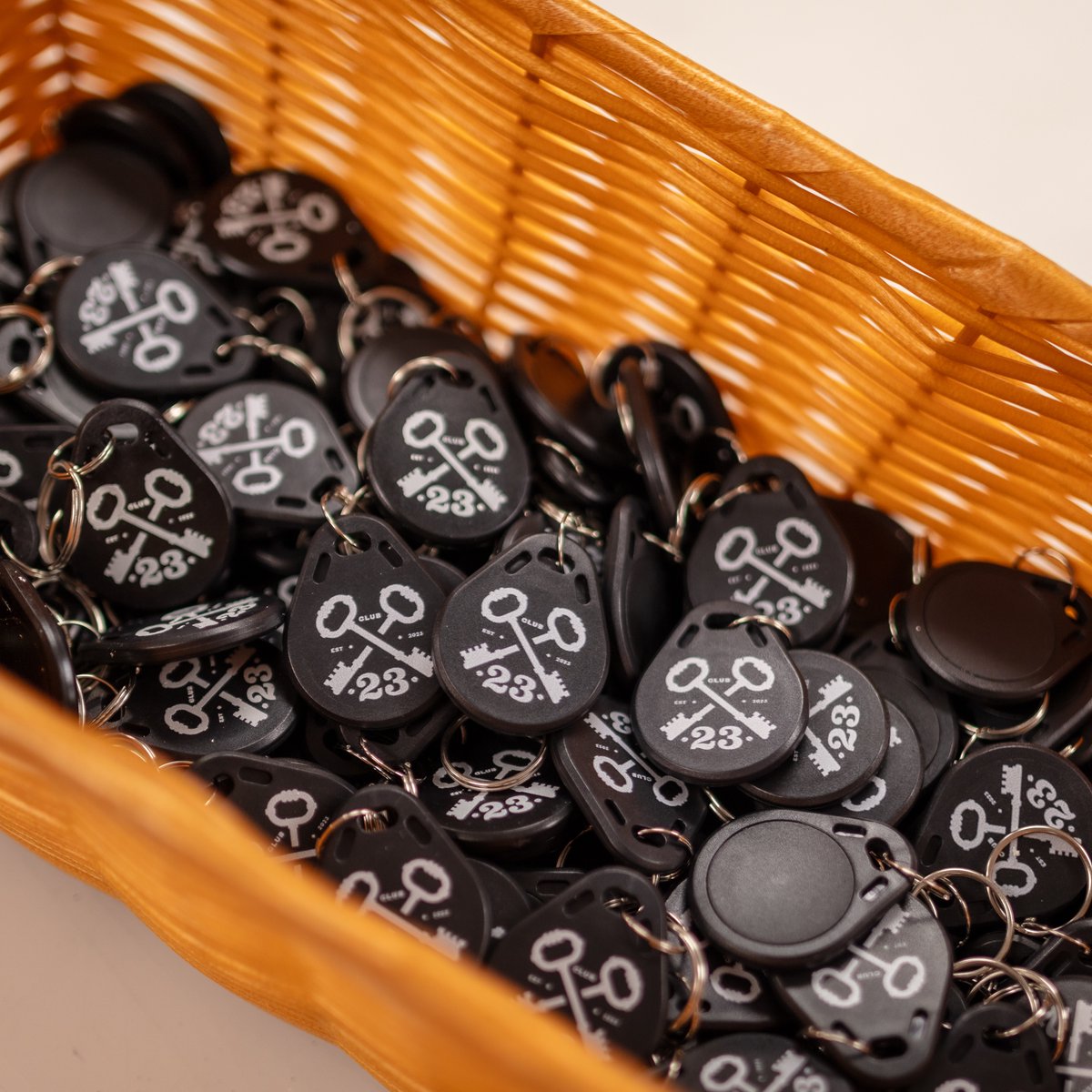 SleCustoms's tweet image. Check out these custom key fobs we just UV printed with a high-res logo! 🔥 At SLE Customs, we can print on almost anything with incredible precision. Got a project in mind? Let’s bring it to life!

#SLECustoms #UVPrinting #CustomKeyFobs #CreativeBranding #CustomMade