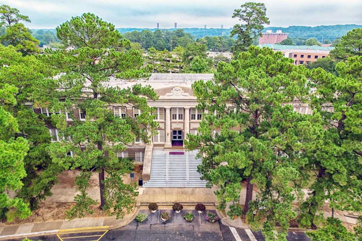 Exciting news! 📣📰🎉 
SFA has been ranked the No. 1 public school in Texas and No. 18 in the western region by the 2025 U.S. News &amp; World Report Best Colleges. 📚🏆

This recognition highlights SFA's commitment to academic excellence and student success! gosfa.com/3zxvcl8