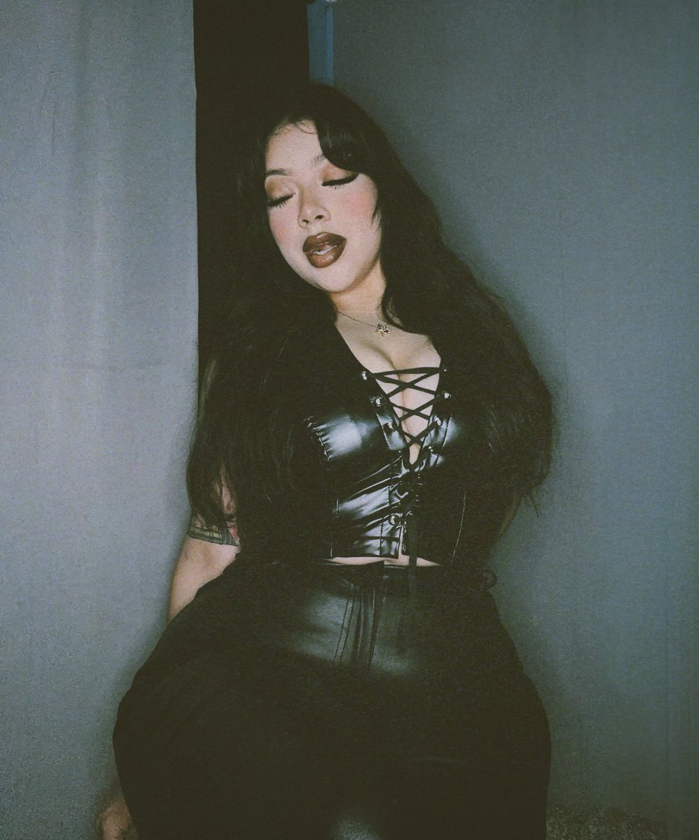 angtheestalli0n's tweet photo. back by popular demand 🖤 https://t.co/4dGWoqL6LK