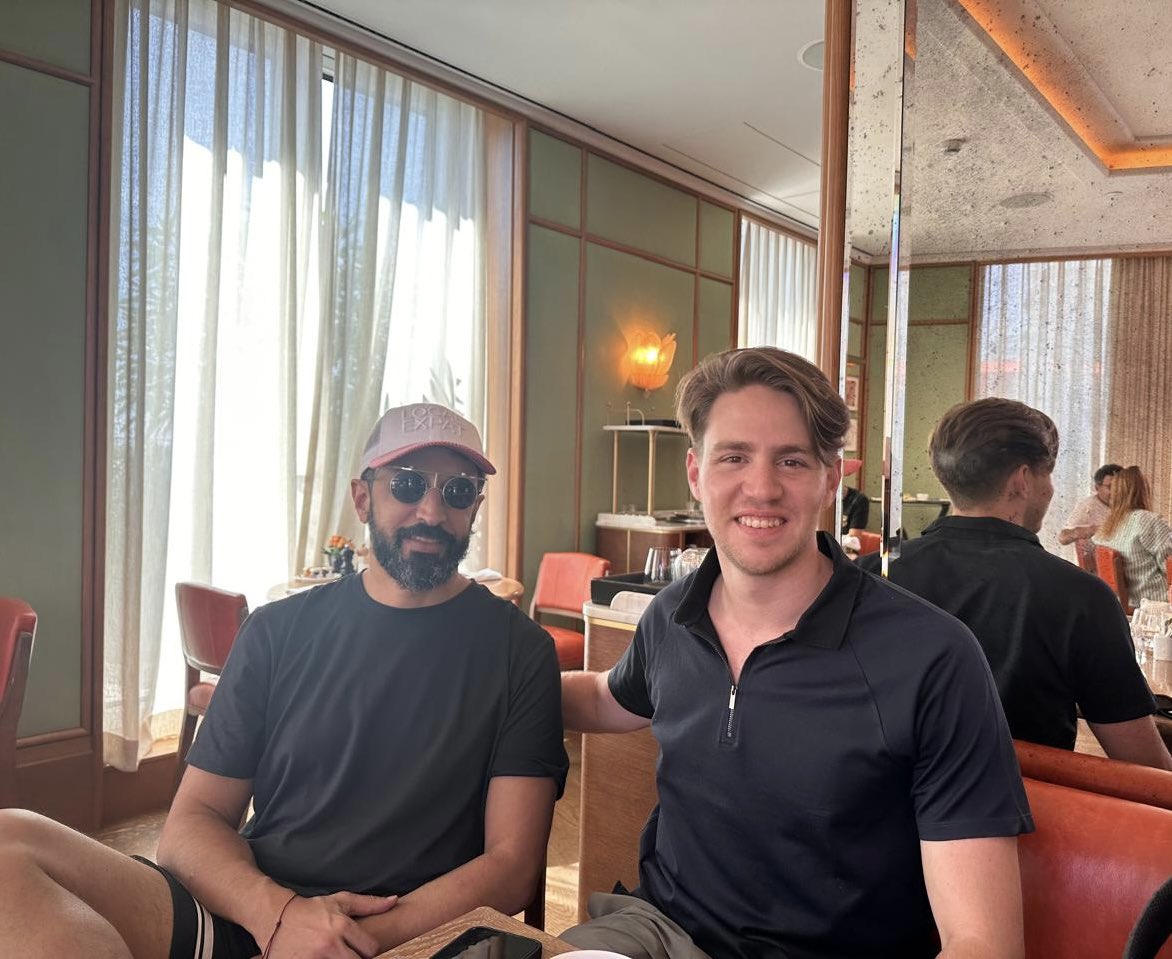 ahmedbinsulayem's tweet image. #mazaltov 

With my dear brother Yoni Livnat who just got married.

Yoni, please accept my heartfelt congratulations on your wedding. 

Wishing you and Jordan all the very best in your life together.