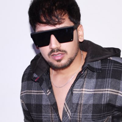 mandhirofficial's tweet photo. #NewProfilePic https://t.co/UcJAQlcjip