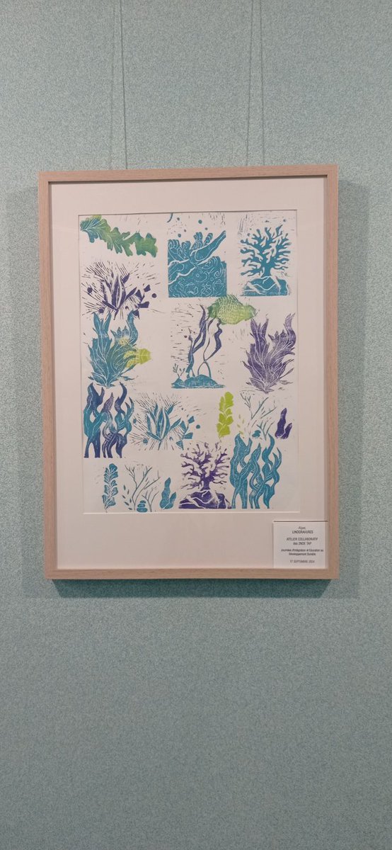 CdiAmeublement's tweet image. 🌎🌊Les couloirs @Lpameublement portent la trace des activités d'approches sensibles EDD, lors des journées d'intégration
Le 📽️Algues vertes  était l'occasion d'interroger le lien à l'environnement ds une oeuvre collective et collaborative
🙏aux professeures #2TAP 👏aux élèves