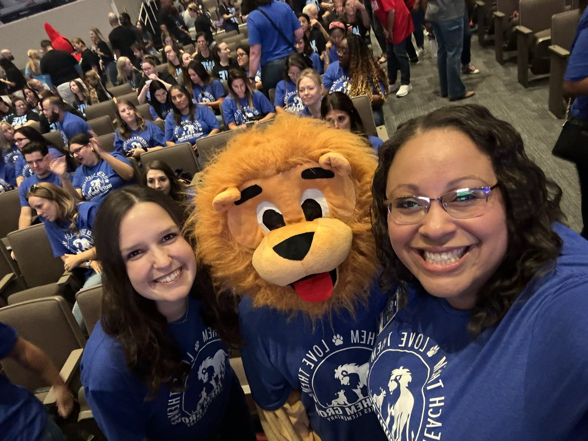 AngieCirino's tweet photo. September Staff Selfies! I am blessed to work with these amazing educators and leaders. 💙🦁 

@StephACoulter @HEBISDpeople @CicelyTuttleHR @EverydayELA @ValenTutt https://t.co/BR0aHkfube