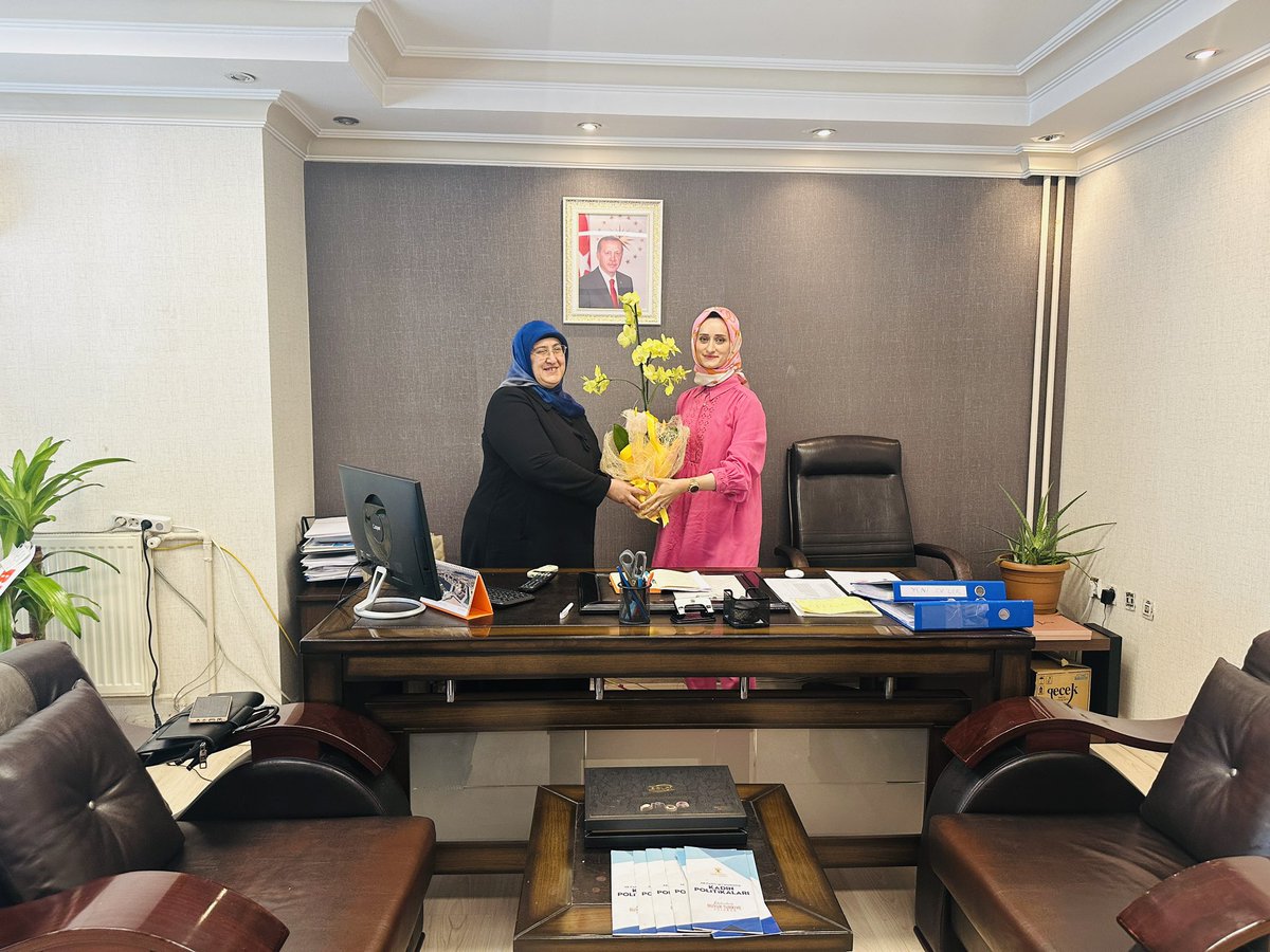 📍AK Parti Keçiören İlçe Başkanlığı

Önceki dönem Kadın Kolları Başkanımız Saliha Küçüker, Kadın Kolları Başkanımız @mervebiberogluerdogan’a hayırlı olsun ziyaretinde bulundu.
Bu zamana kadar gösterdikleri çalışmalar ve nazik ziyaretleri dolayısıyla kendilerine teşekkür ediyoruz.