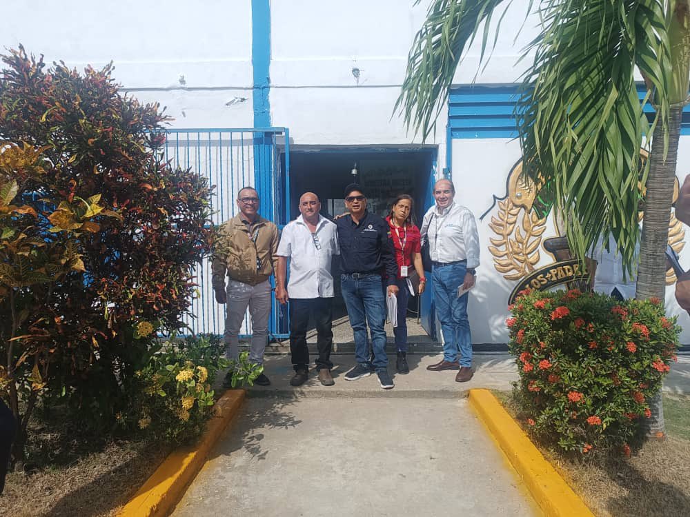INAPYMI's tweet photo. Entérate 📢 ||Cumpliendo instrucciones del Ministerio del Poder Popular para Industrias y Producción Nacional, nuestro equipo, liderado por el Presidente de INAPYMI, Neptalí Fernández, se encuentra en Valle de la Pascua inspeccionando 11 galpones industriales.

@MPPIPNVEN https://t.co/JHLOpreYWi