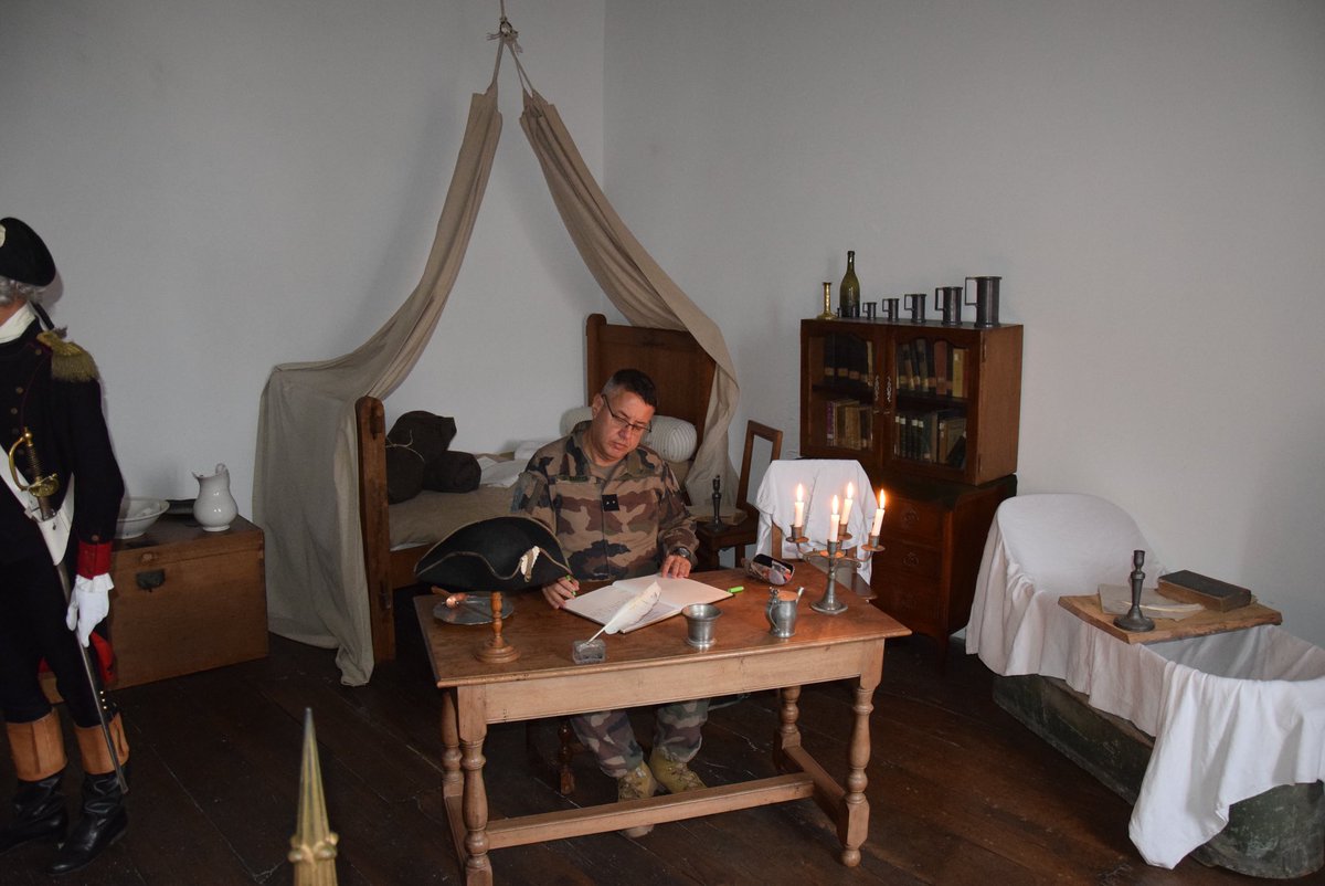 511eRTofficiel's tweet image. Hier, le 511 accueillait le général SANTONI, commandant l’école du Train et de la logistique opérationnelle. 
Une visite axée en particulier sur la formation et les traditions. 

#armeedeterre #BrigadeLOG #511eRT  #régimentdebourgogne #passetoujours  #CALT #Bourgogne #ETLO