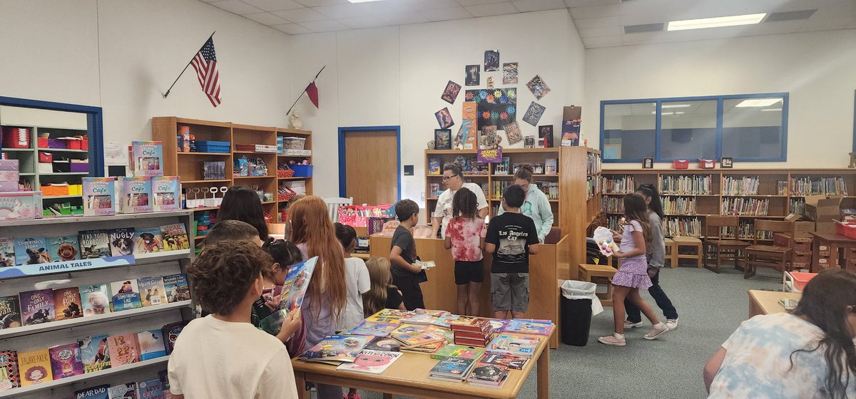 Cleburneschlibs's tweet photo. The fall book fair at Marti was a huge win! We had an amazing turnout for Grandparents Day and Family Night.
Thanks to everyone for your continued support of the library! #greatnesseverywhere #Martielementary #martiwranglers #cleburneisd #loveyourlibrary https://t.co/4IAYdMGYWO