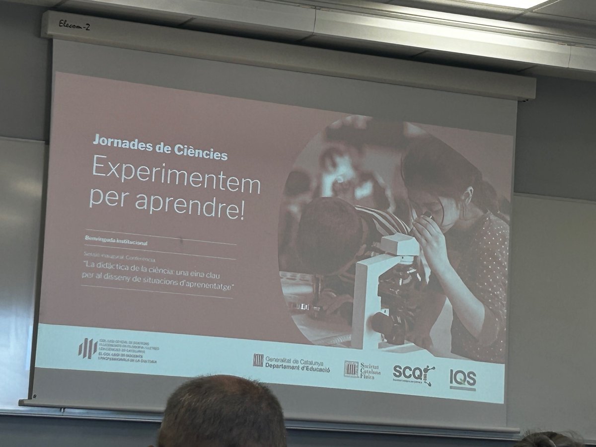 AlbaCortesM's tweet photo. En las Jornadas de Ciencias, escuchando a @victorlopezsbd en una clase magistral de lo que siempre debemos recordar en la enseñanza de las ciencias. https://t.co/w8qnrYqR51