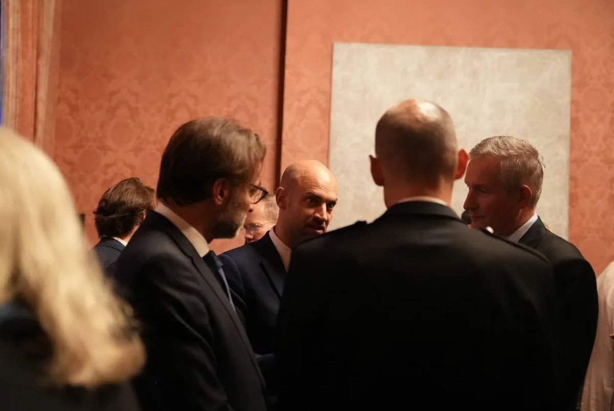 CFouriscot's tweet photo. Présent à New York🗽pour l’#AGNU, le ministre 🇫🇷 de l’Europe et des Affaires étrangères @jnbarrot a salué la communauté française et rappelé l’importance historique des liens franco-américains 🇫🇷🤝🇺🇸 https://t.co/kE0QRN66kl