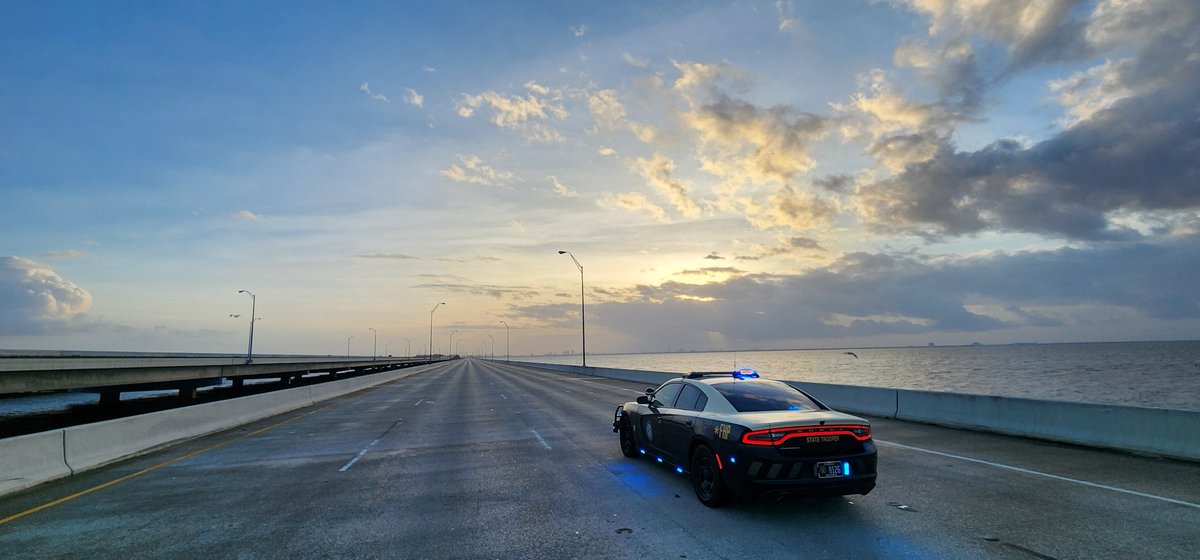 MyFDOT_Tampa's tweet photo. ⚠️Howard Frankland Update⚠️
The SB #HowardFranklandBridge (Hillsborough to Pinellas) is now OPEN to traffic. The NB bridge (Pinellas to Hillsborough) is in the process of being inspected and cleared of debris. Updates will be provided once they become available. @fl511_tampabay https://t.co/sIBikIC3aA