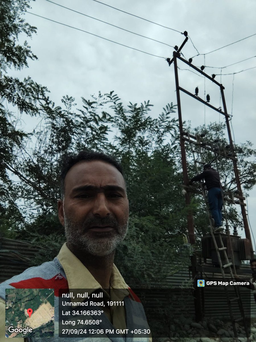 kpdcloffice's tweet image. #RevenueDrive
"Dedicated to excellence! Team #KPDCL working tirelessly to deliver top-notch services.
Inspection , disconnection and revenue realization drive continues in #ESD📍 Sumbal. Er Asif Ahmed, SDO 
@diprjk @OfficeOfLGJandK @MinOfPower @DullooAtal @GreaterKashmir