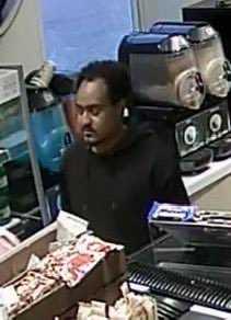 Vi efterlyser to mænd, der er mistænkt for at have været involveret i en voldtægt den 17. august i en lejlighed på Langenæs Allé i Aarhus. Ved du, hvor de er, så ring til os på tlf 114.. #politidk #anklager 

politi.dk/oestjyllands-p…