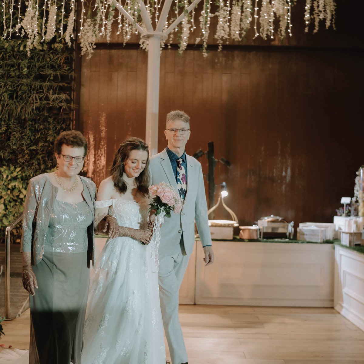 JadeBanquets's tweet photo. A timeless celebration of love where every detail speaks of heartfelt emotions.
The warmth of the occasion blended seamlessly with the stunning interiors and romantic ambiance, creating an unforgettable atmosphere.

#jadeluxurybanquets #jadebanquets #jadegarden #banquet #venue https://t.co/QKHOyoBvIG