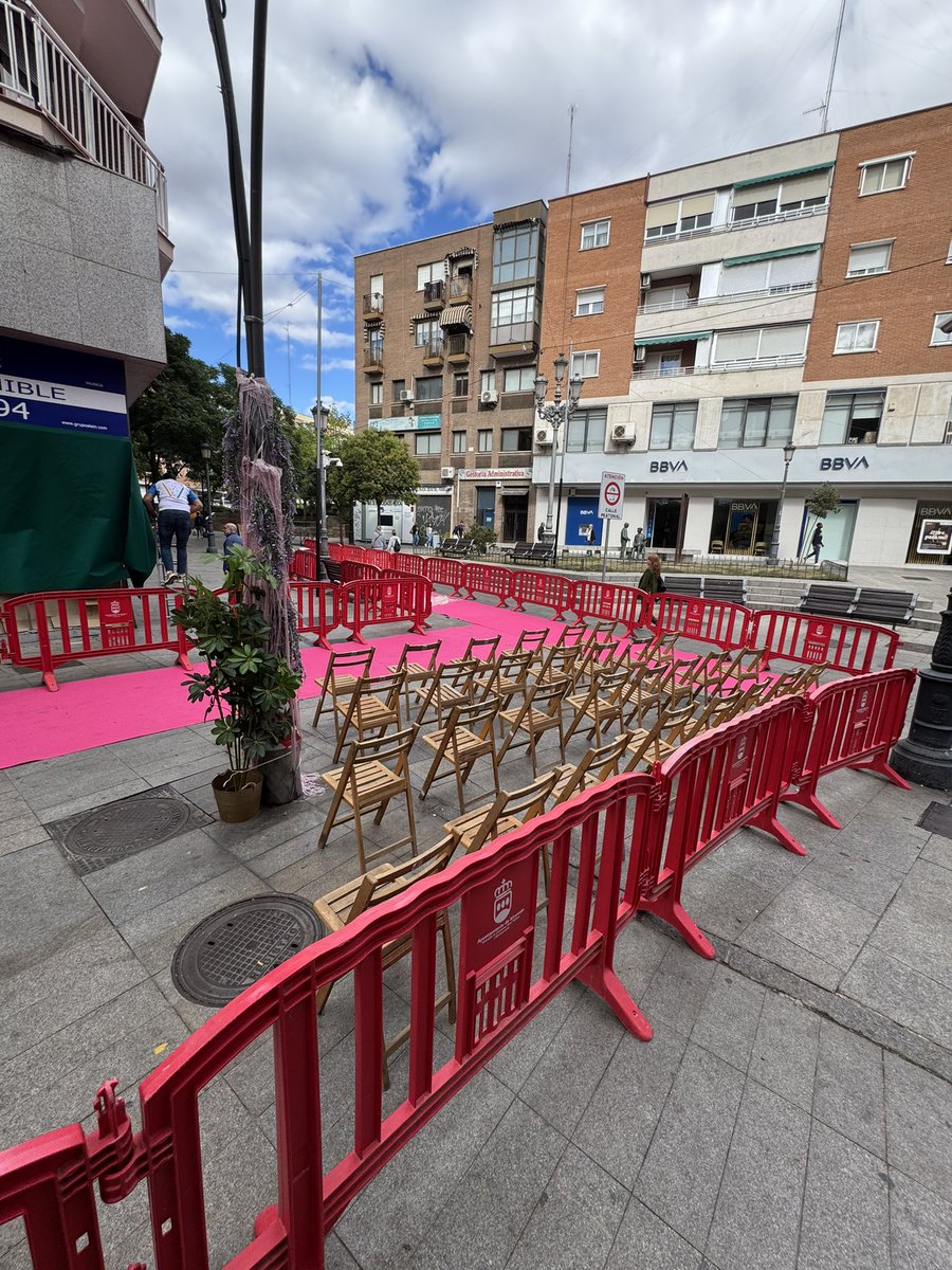 memiman_'s tweet photo. Todo listo para la pasarela de moda y complementos de la asociación de comerciantes del centro de Alcorcón (UccA), en la que @memiman_ participa. Os esperamos a las 18:00h. #Alcorcón #comerciolocal #moda https://t.co/4cl2PoSs51