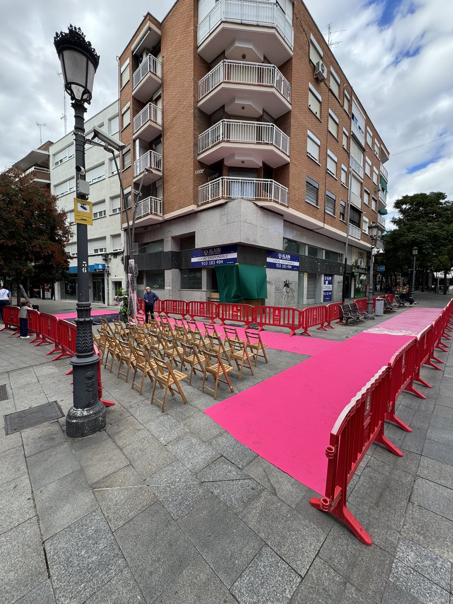 memiman_'s tweet photo. Todo listo para la pasarela de moda y complementos de la asociación de comerciantes del centro de Alcorcón (UccA), en la que @memiman_ participa. Os esperamos a las 18:00h. #Alcorcón #comerciolocal #moda https://t.co/4cl2PoSs51