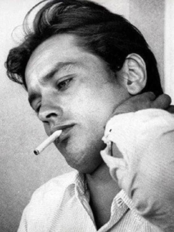 Moonlightlake's tweet photo. 今日は疲れたな シャワーして寝よっかな、側で #AlainDelon #アランドロン #Frenchactor #Franceicon #Legend #Angelofallwomen https://t.co/Fv8fTRsU53