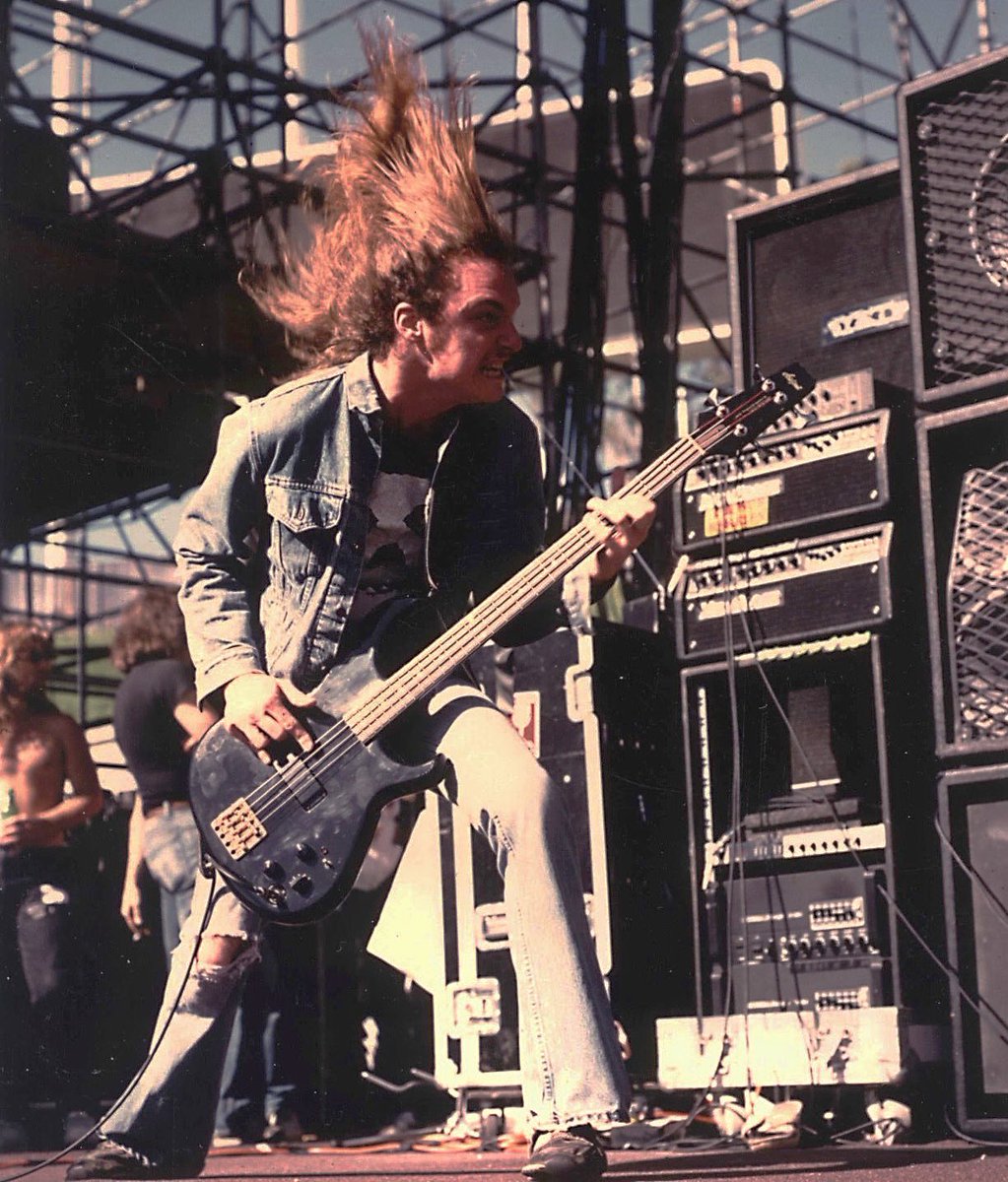 ClassicGuitarR1's tweet photo. On this date in 1986 we lost the legendary Cliff Burton. 😔#CliffBurton #Metallica https://t.co/ehmderdYCi