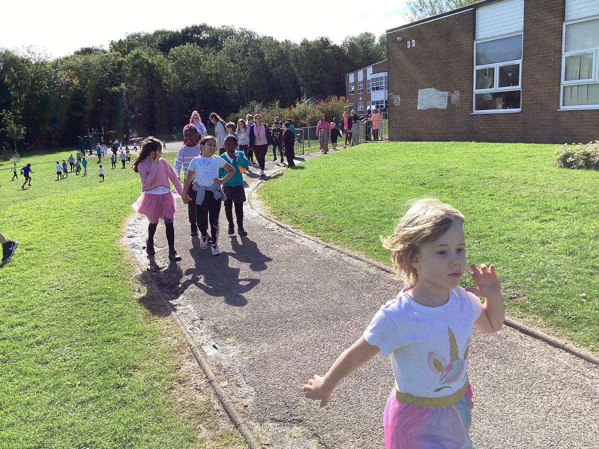Springwood_Prm's tweet photo. Springwood loved their fun run today raising money for Noahs Ark children’s hospital in memory of Ellis Jones. Thankyou to all those who participated, sponsored and came to support us! #springfamily https://t.co/MnVsYJNdMW